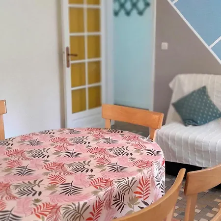 Maison Familiale A Pour 6 Pers, Proche Avec Terrasse Et Parking - Fr-1-239-1047