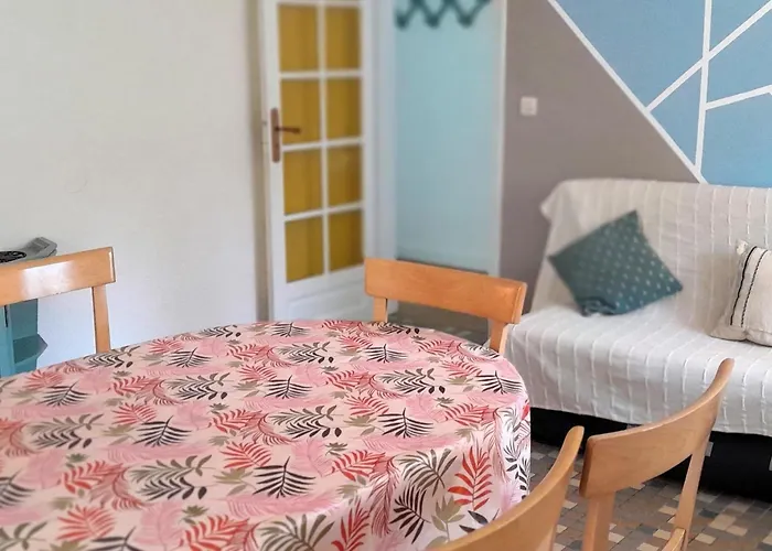 Maison Familiale A Pour 6 Pers, Proche Avec Terrasse Et Parking - Fr-1-239-1047